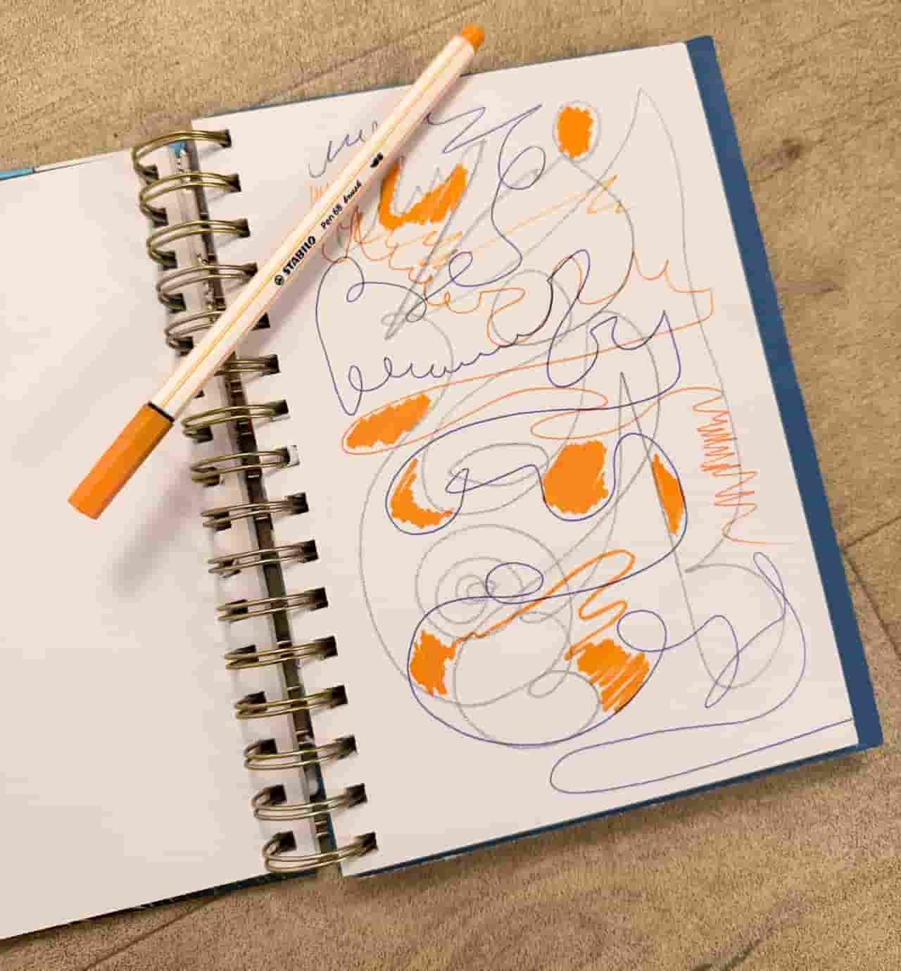 Griffonnages et croquis spontanés de Magali Savary, exploration libre du geste créatif